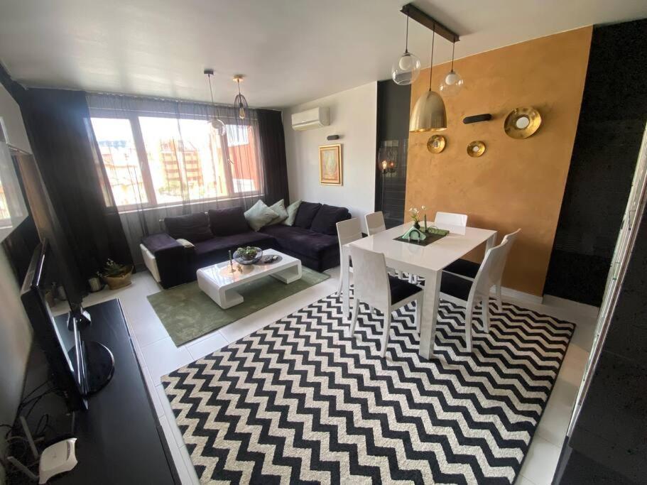 Lovely 1-Bedroom Apartament With Free Parking Sofia Buitenkant foto