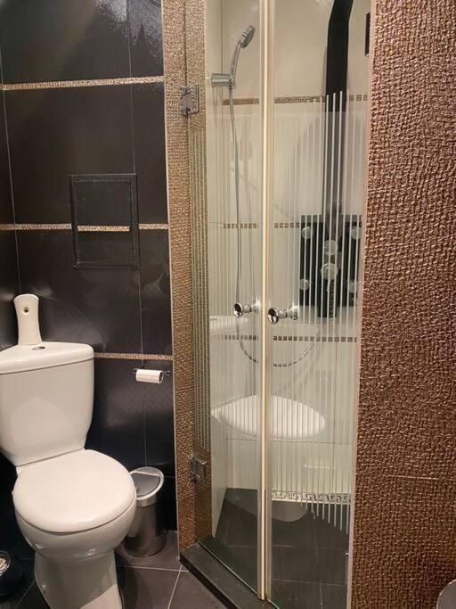Lovely 1-Bedroom Apartament With Free Parking Sofia Buitenkant foto