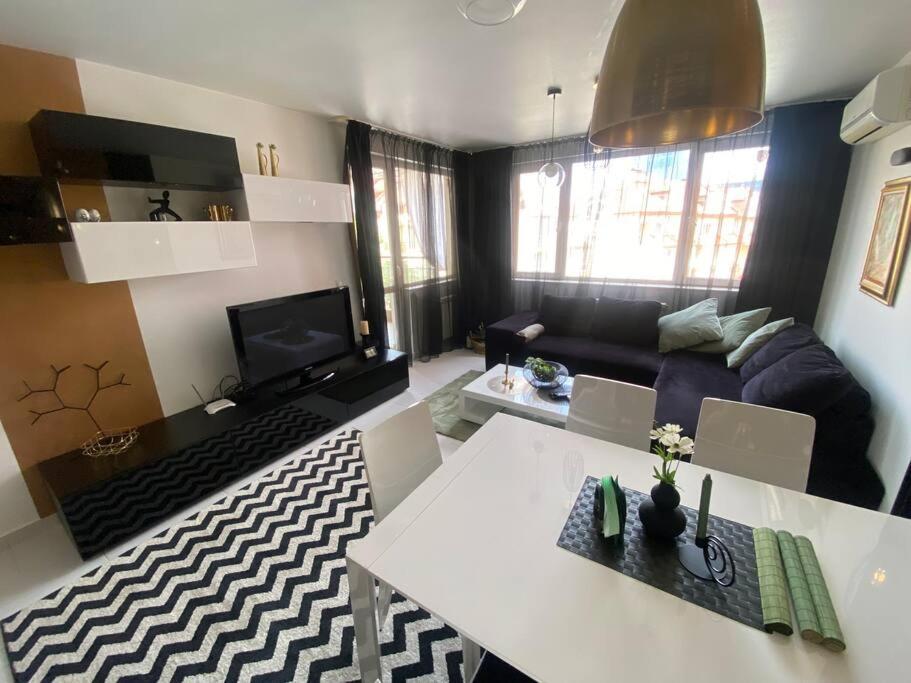Lovely 1-Bedroom Apartament With Free Parking Sofia Buitenkant foto