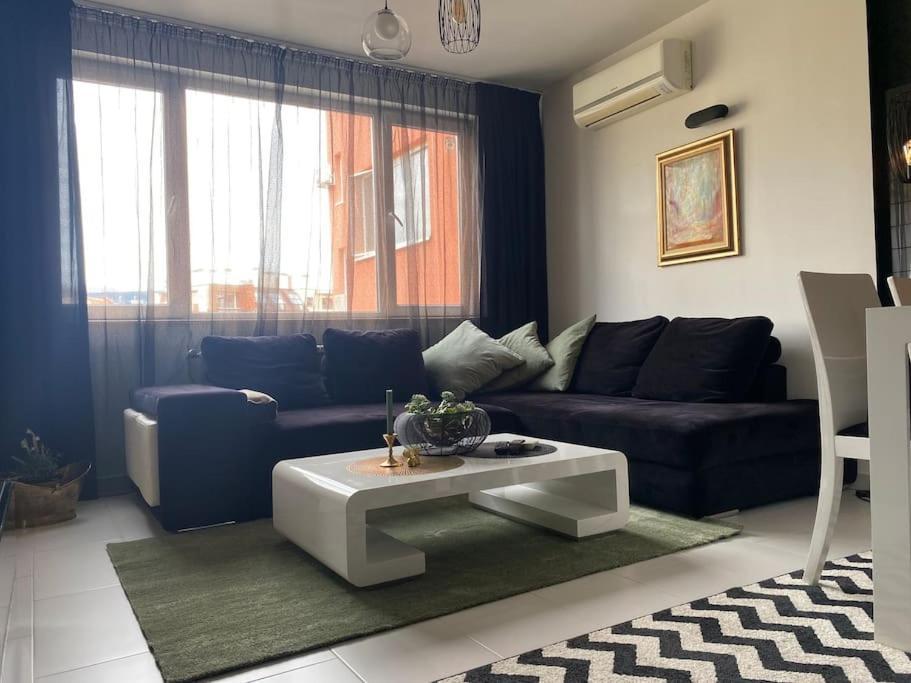 Lovely 1-Bedroom Apartament With Free Parking Sofia Buitenkant foto